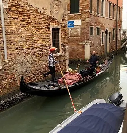 Dream's Door With Canal View In Apartment Venice