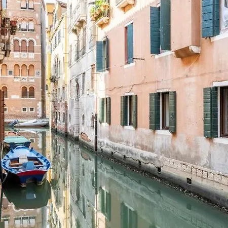 Dream's Door With Canal View In