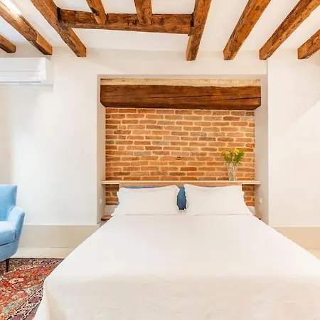 Apartment Dream's Door With Canal View In *