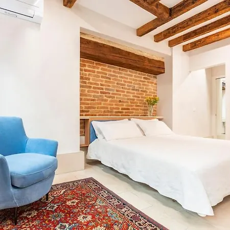 Apartment Dream's Door With Canal View In Venice