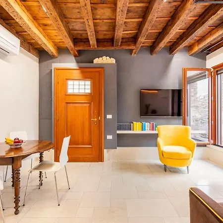 Dream's Door With Canal View In Apartment Venice