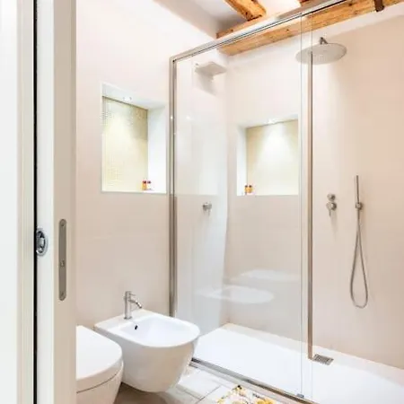 Dream's Door With Canal View In Apartment *