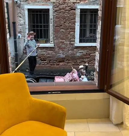 Apartment Dream's Door With Canal View In *