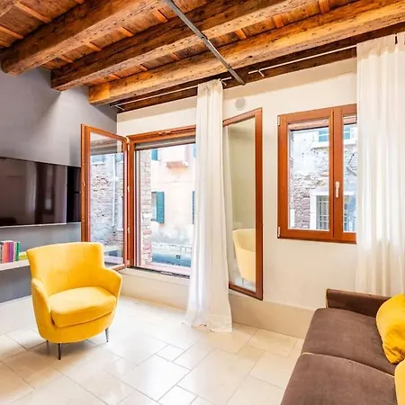 Dream's Door With Canal View In Venice