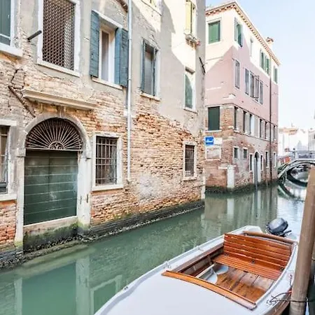 Dream's Door With Canal View In Apartment