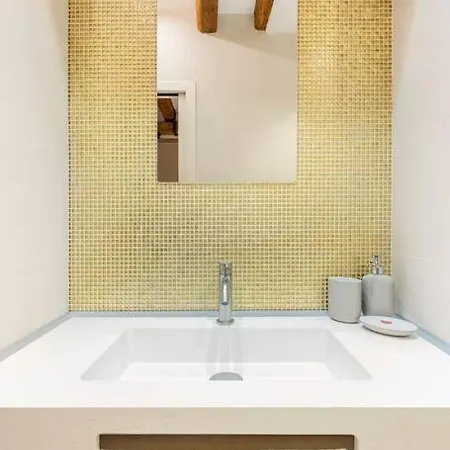 Dream's Door With Canal View In Apartment *