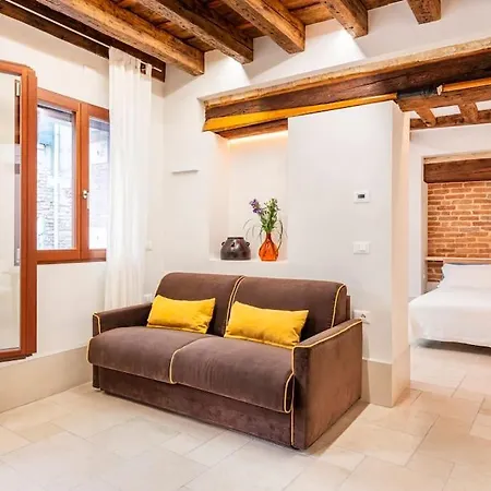 Apartment Dream's Door With Canal View In