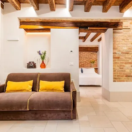 Apartment Dream's Door With Canal View In