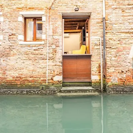 Apartment Dream's Door With Canal View In *