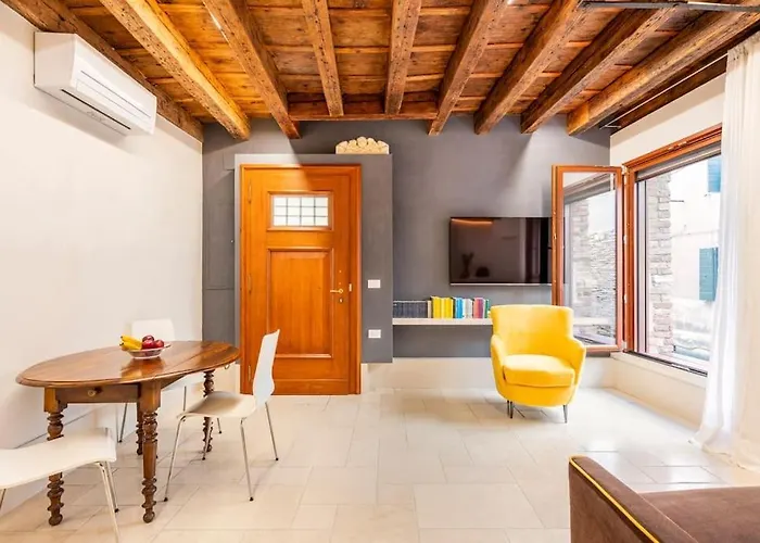 Dream's Door With Canal View In Appartement Venetië