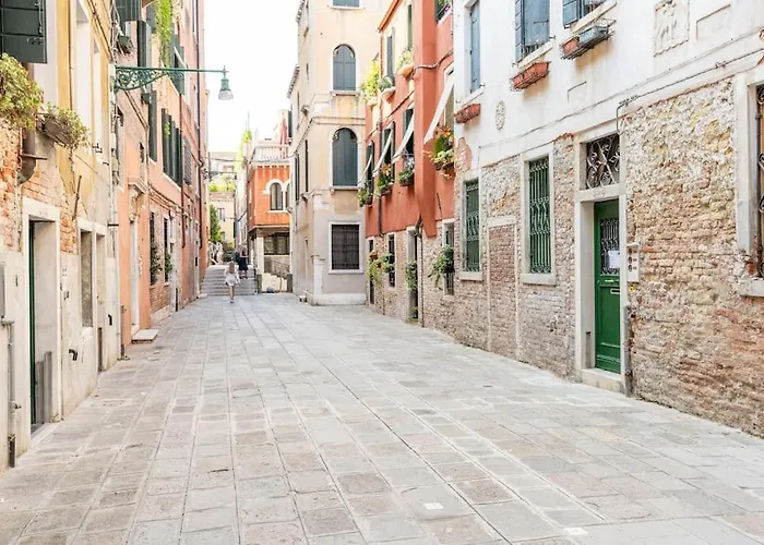 Dream's Door With Canal View In Appartement Venetië