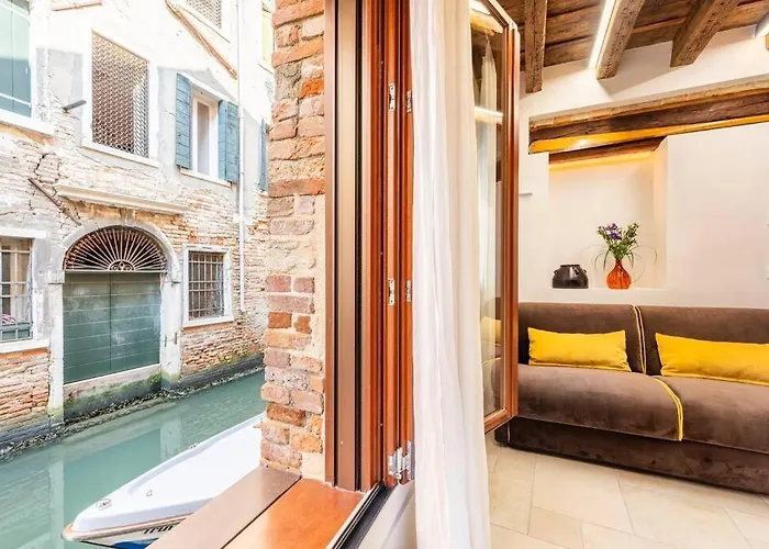 Appartement Dream's Door With Canal View In Venetië