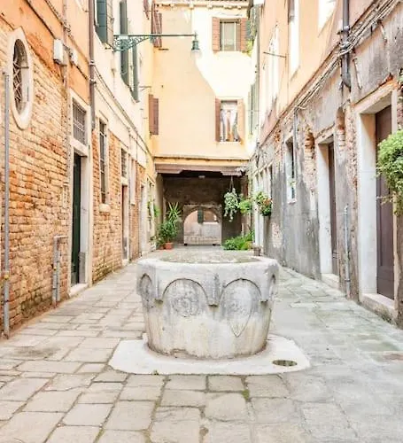 Dream's Door With Canal View In Appartement Venetië