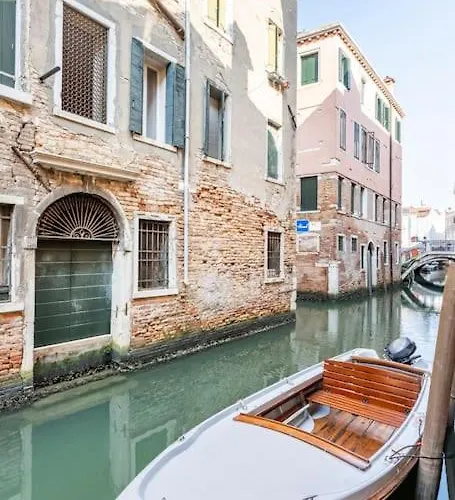 Dream's Door With Canal View In Appartement