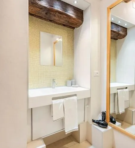 Dream's Door With Canal View In